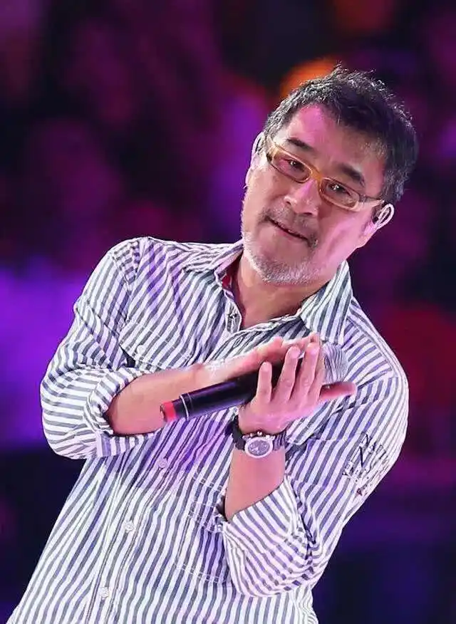 回顾港台歌手夫妻:许冠杰与混血妻子幸福一生,陈奕迅是宠妻狂魔