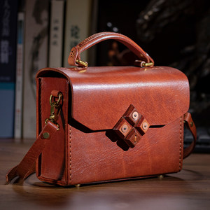 手工硬皮皮包图片