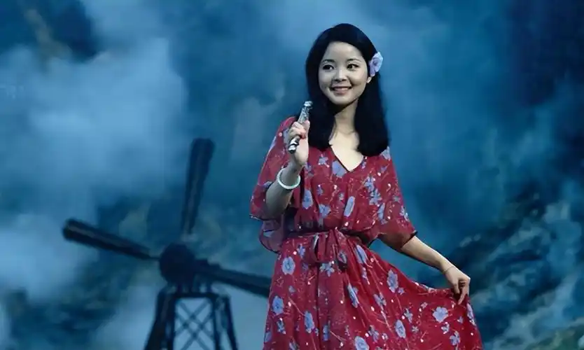 邓丽君谜团:与林青霞"闹崩",成龙分手