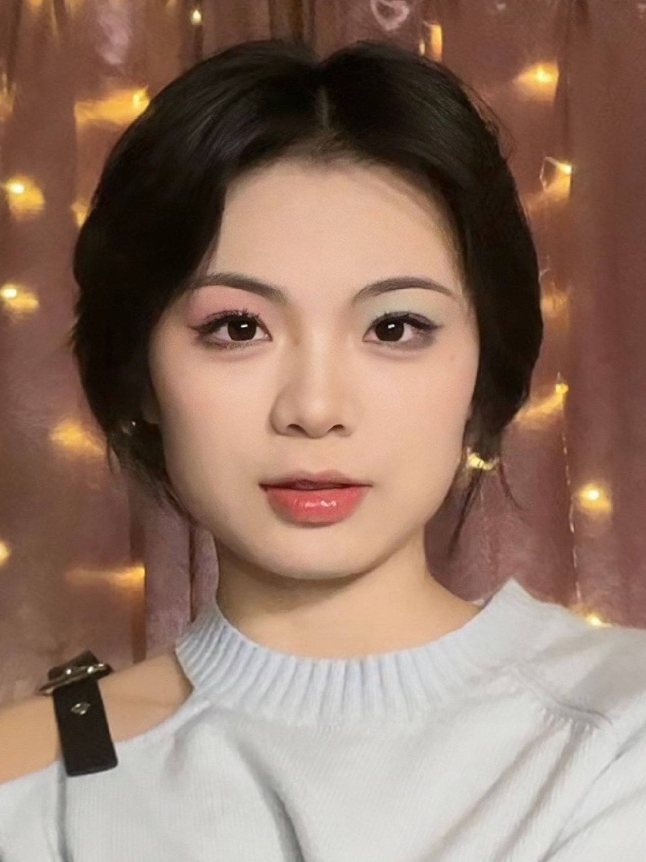 方圆脸快来画这个俏皮小烟熏妆,美到没朋友 宝宝催的妆教奉上～ 粉色