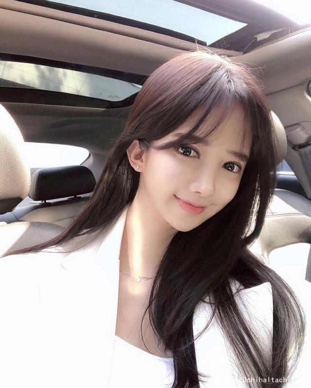 一组青春美貌的小姐姐