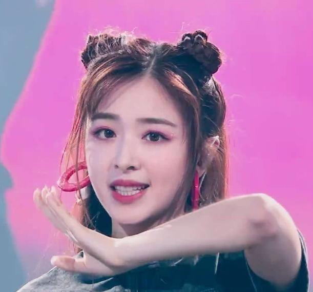 女声》,唱功不输张含韵,却在人气最红的时候退圈_孙一卜_事业_节目