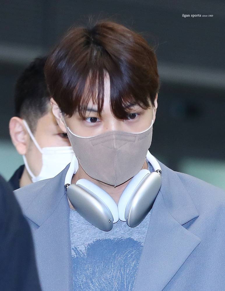 干净清爽的开开金钟仁结束德国行程抵达仁川机场