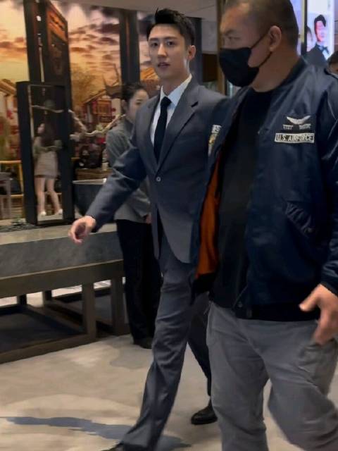 身高,爱看,多拍cr 94黄景瑜超话@johnny黄景瑜#黄景瑜冬至#hjy