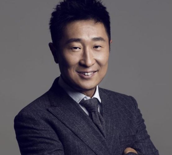 出道24年零绯闻,娶娇妻却痛失爱子,今50岁活成人生赢家