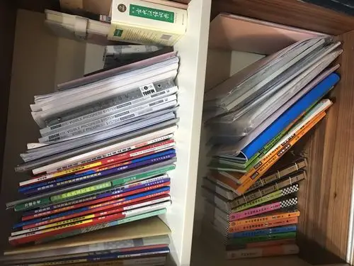 电脑桌面我会整理的清清楚楚,建立一个学习资料文件夹将各科资料分开