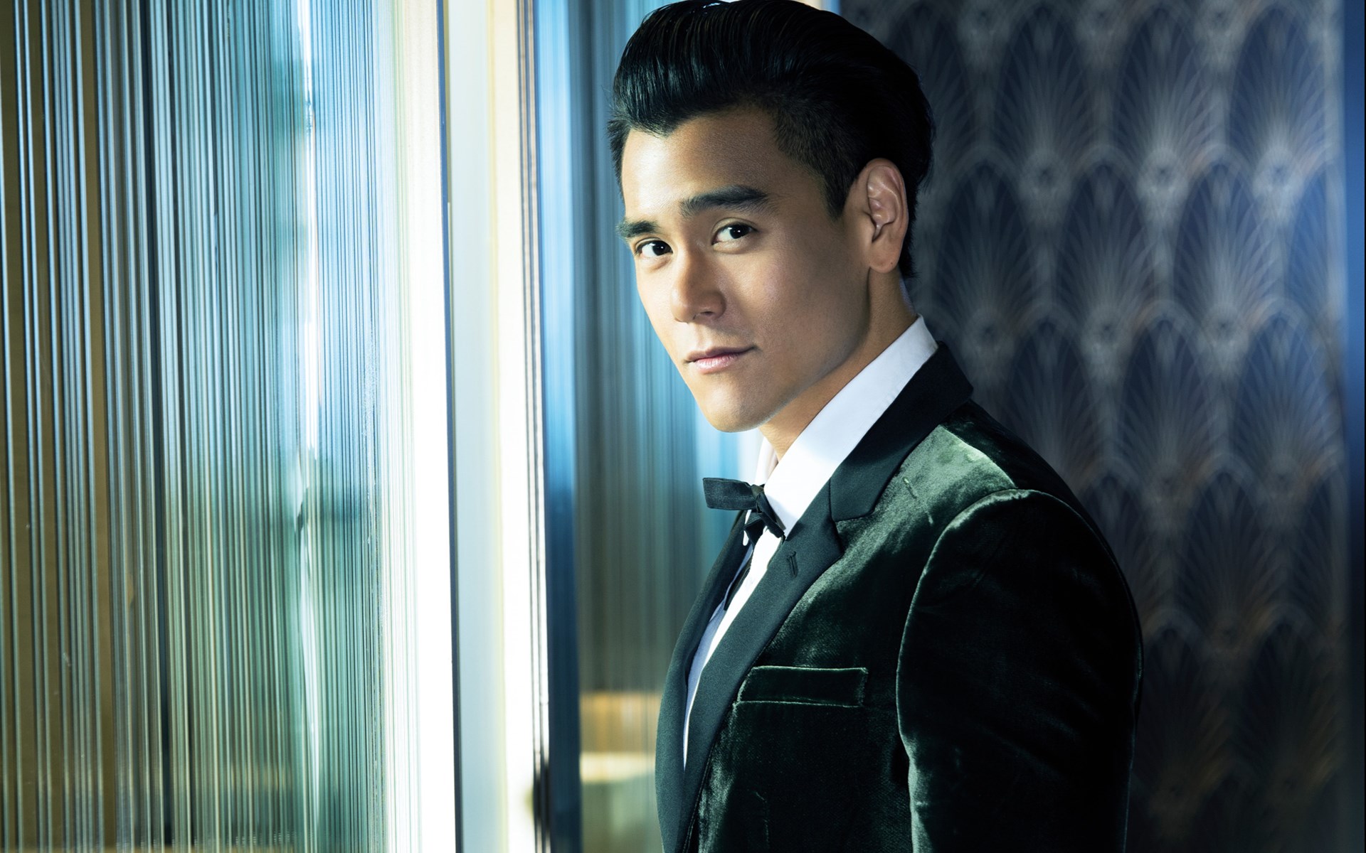 帅气型男彭于晏西装绅士西装图片桌面壁纸