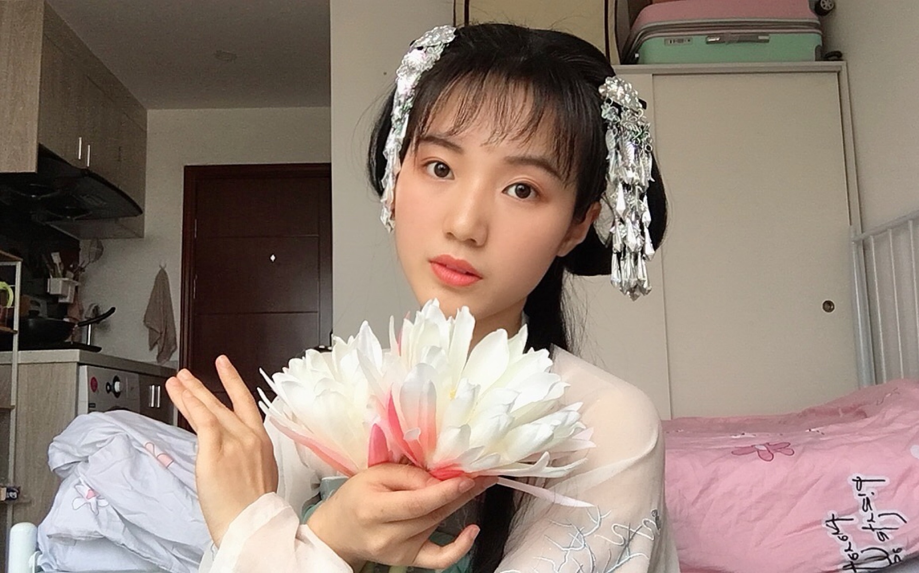 中短发汉服发型教程适合在花季拍摄古风写真的中短发仙女风汉服发型