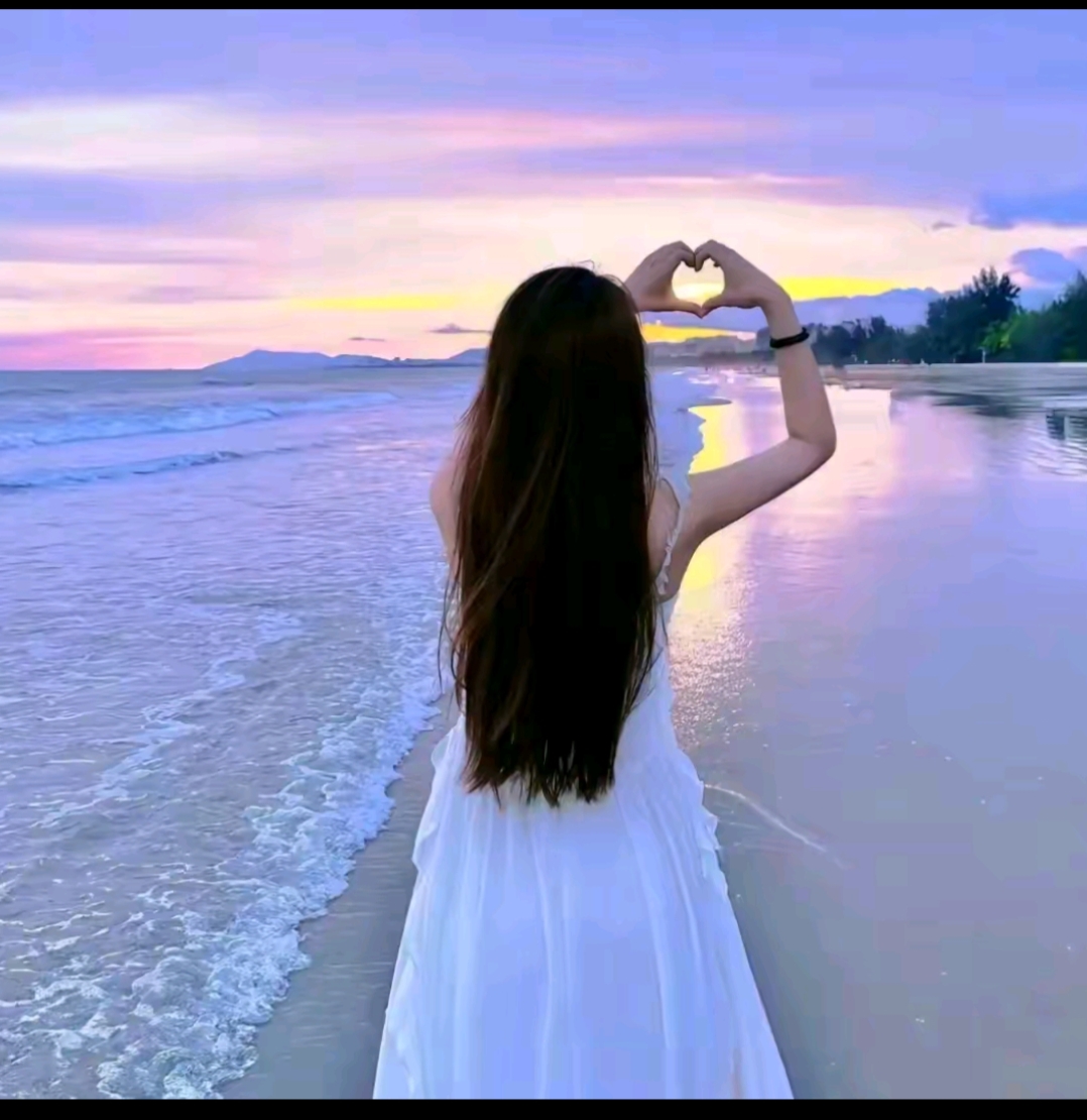 背影比心唯美图片小鸟依人图片美女海边比心背影照片漂亮美女比心背影