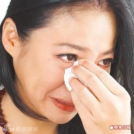 台主播萱萱露毛艳照疯传 为四千学费拍艳照