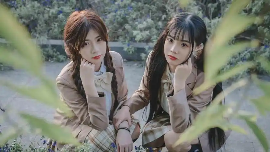 jk制服闺蜜清新写真,高清壁纸图片,清纯美女-回车桌面