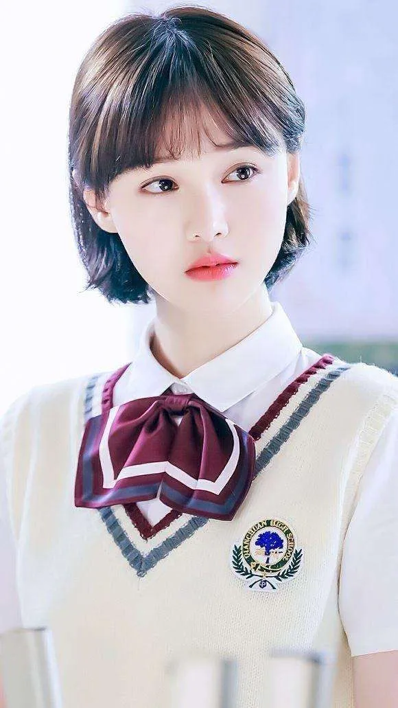 郑爽晒与康辉合影装扮清纯重回学生时代资源和颜值都开挂了