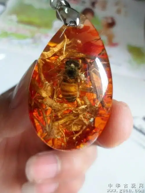 时尚琥珀吊坠---小蜜蜂.感恩回馈,只赚信誉!