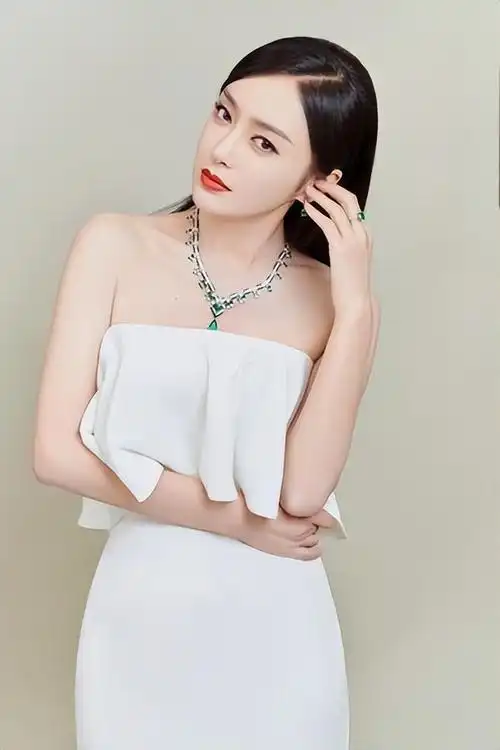 秦岚个人资料(秦岚:42岁不结婚不生子,两任男友移情别恋,自负的人生有