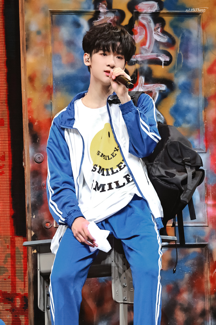 未来过去我只想见你·#张峻豪 三代第一全能唱作人#·@tf家族-张峻豪