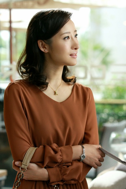 李舒桐我家有喜造型抢镜诠释主妇新形象