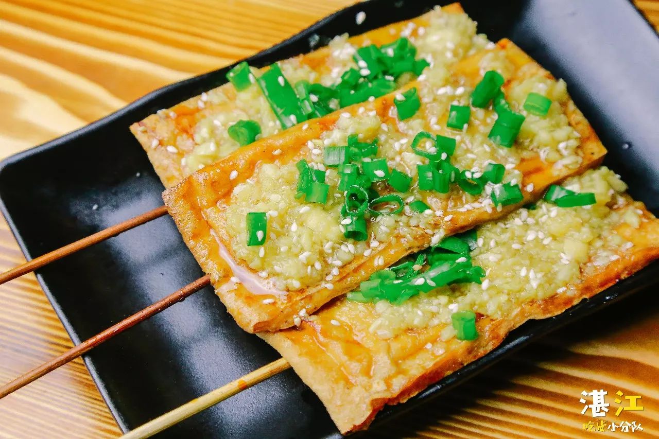 一元一串湿辣牛肉生蚝免费送还有k房配烧烤让你玩到嗨