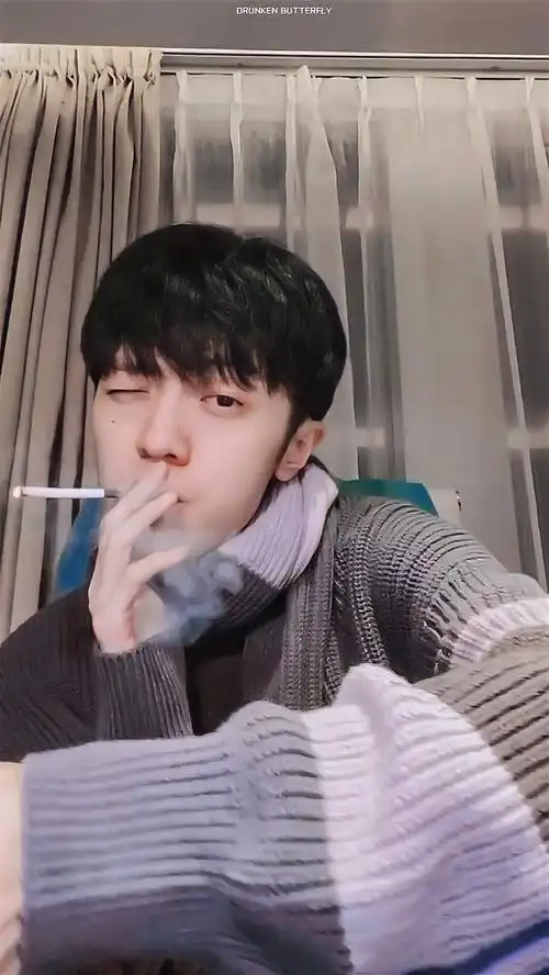 搞一个帅哥们抽烟合集的楼吧