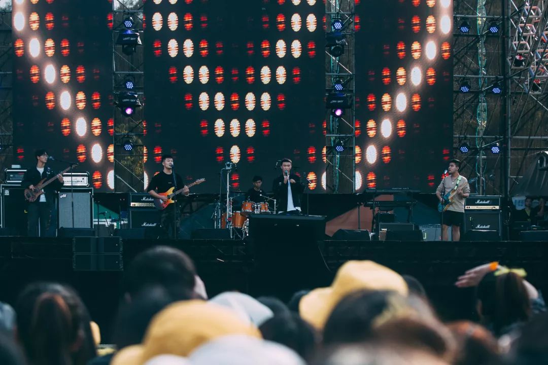 嗨翻仙林的优你音乐节向阳花乐队闪亮登场了