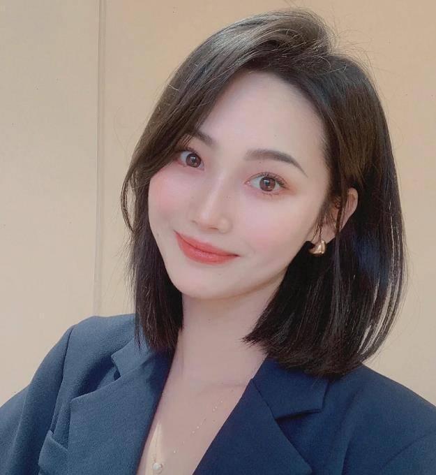 40岁女人尽量少留长发,烫小卷,今年这3种发型特火,洋气还减龄