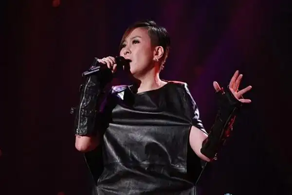 邀请了阮兆祥,黎瑞恩,刘小慧,草蜢三子担任演唱会嘉宾,宝丽金三小花