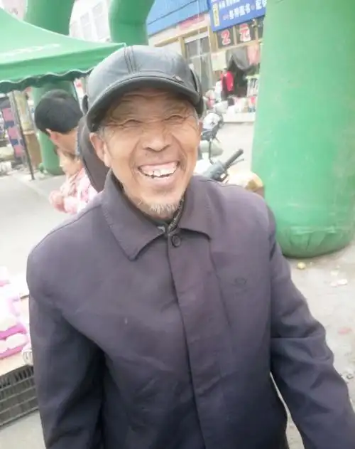 农村老大爷赶集的苦恼, 试吃的人太多一上午赔了30元