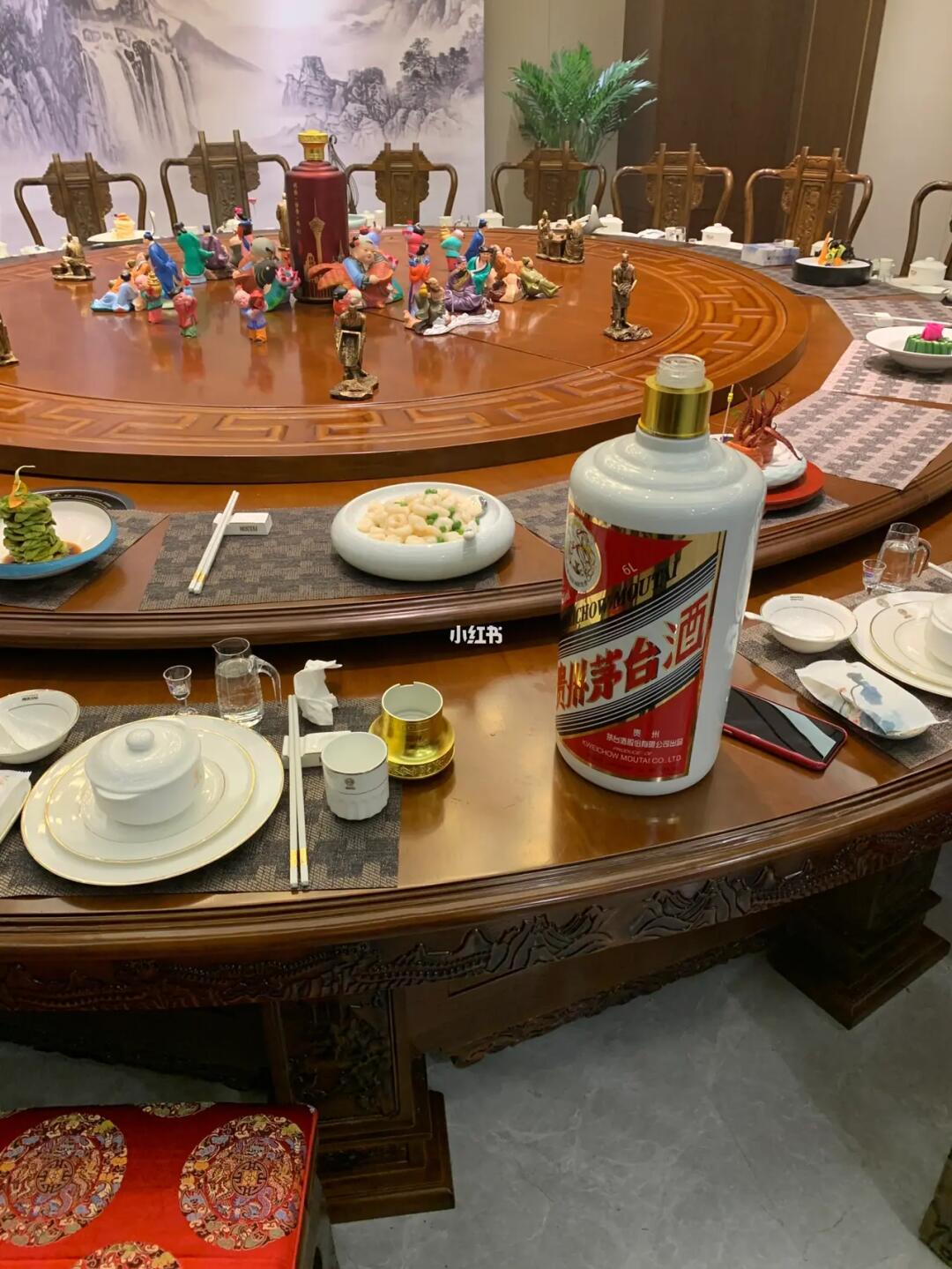 今天中午酒圈聚会,整一瓶大茅台,16个人喝应该差不多了