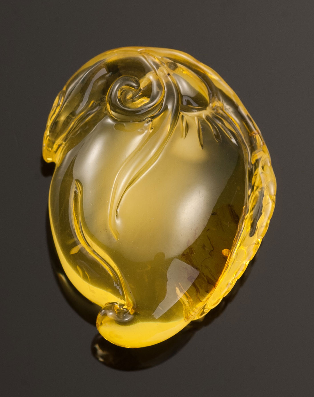 > 天然琥珀(附证书赠银链)吉祥雕件随形