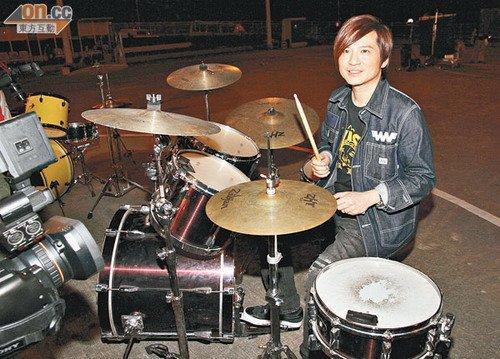 叶世荣独自摇滚向黄家驹致敬称单飞更海阔天空