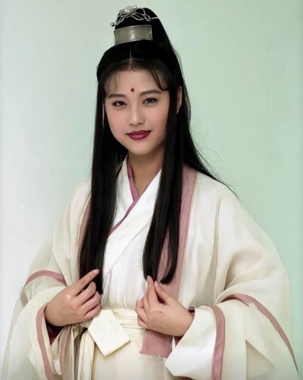 1994年,周海媚在《倚天屠龙记》中饰演"周芷若" 图据周海媚抖音视频
