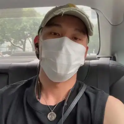 超帅冷酷的戴帽子男生高冷头像 用帽子遮脸的连帽卫衣头像男_男生头像