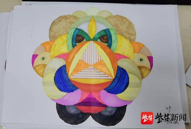 惊艳!这些初中生设计的"轴对称图形"美出新高度