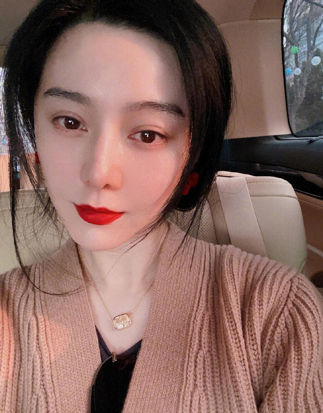 范冰冰28岁老合影首曝光清纯形象嫩似18岁身旁神秘男成谜