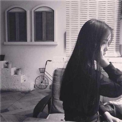 女生侧面黑白伤感长发头像2022最新我只是想要一颗不背叛的心