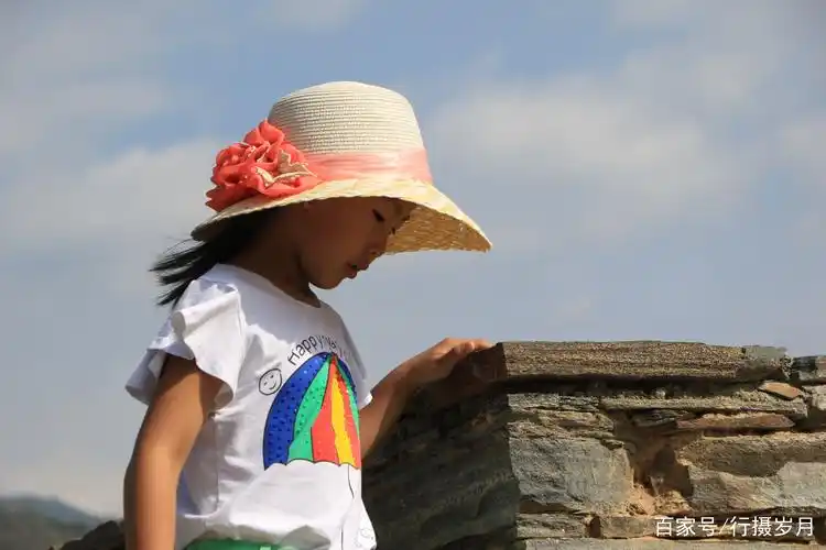 美丽川藏线上的美丽小女孩