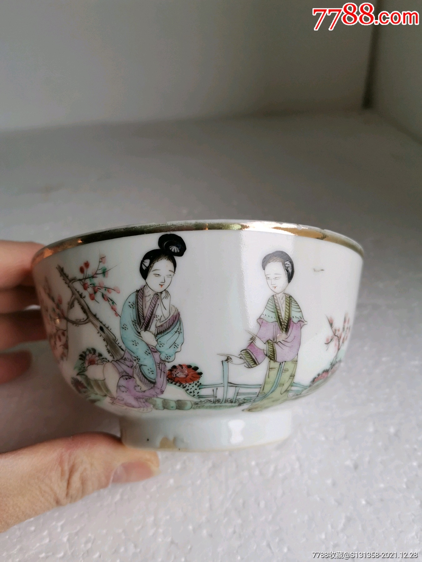 清末民初粉彩桃花美女碗