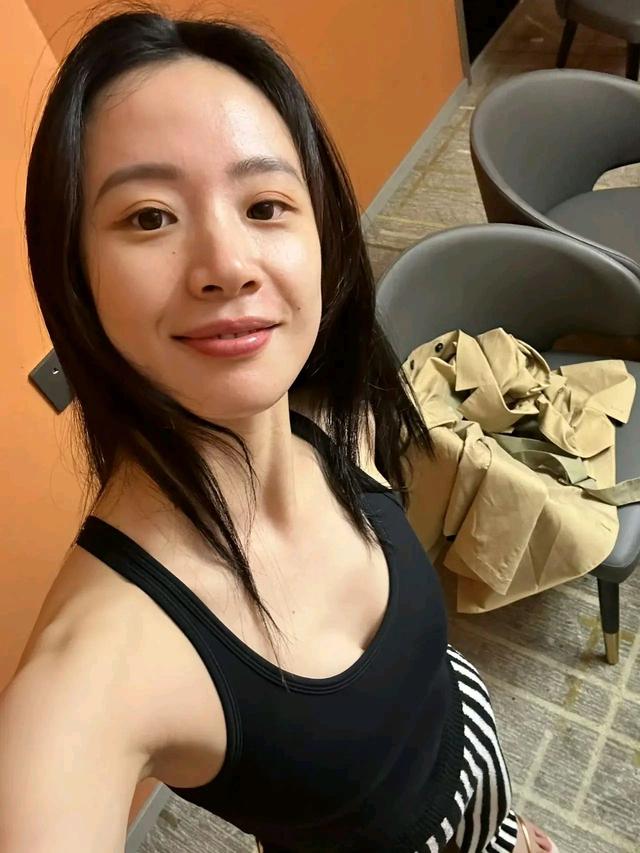 李梦icon的生活照片曝光,看到了真实的明星素颜