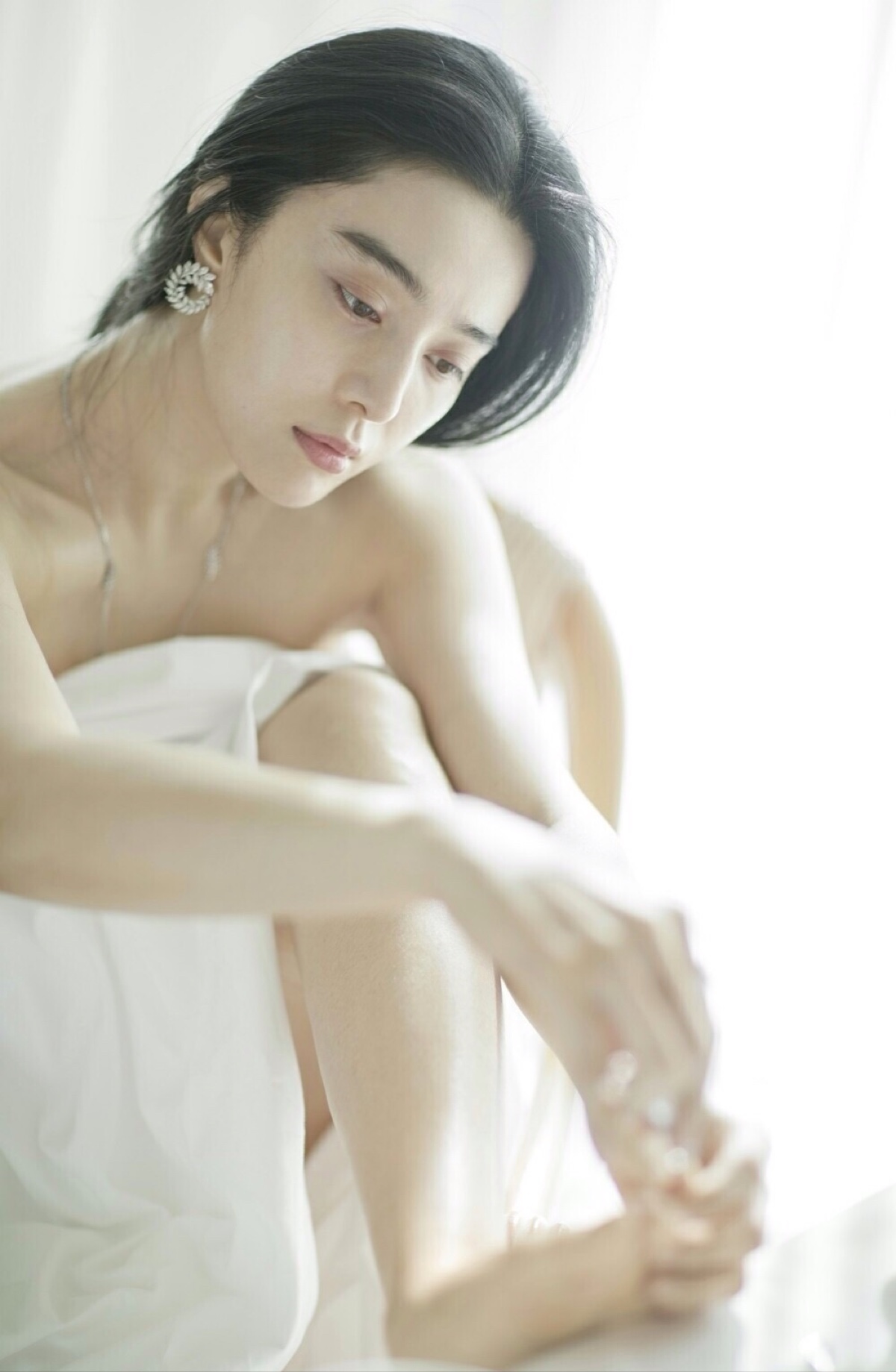 【范冰冰为《红秀grazia》杂志拍摄封面大片以及内页】据说是纯素颜