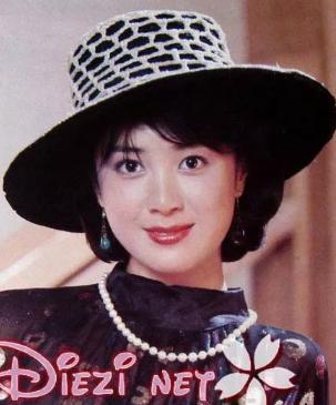 傅艺伟一同出演封神榜这一部电视剧的,是一位非常著名的香港男演员汤