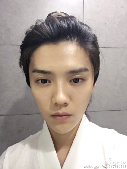 有鹿晗素颜照吗?