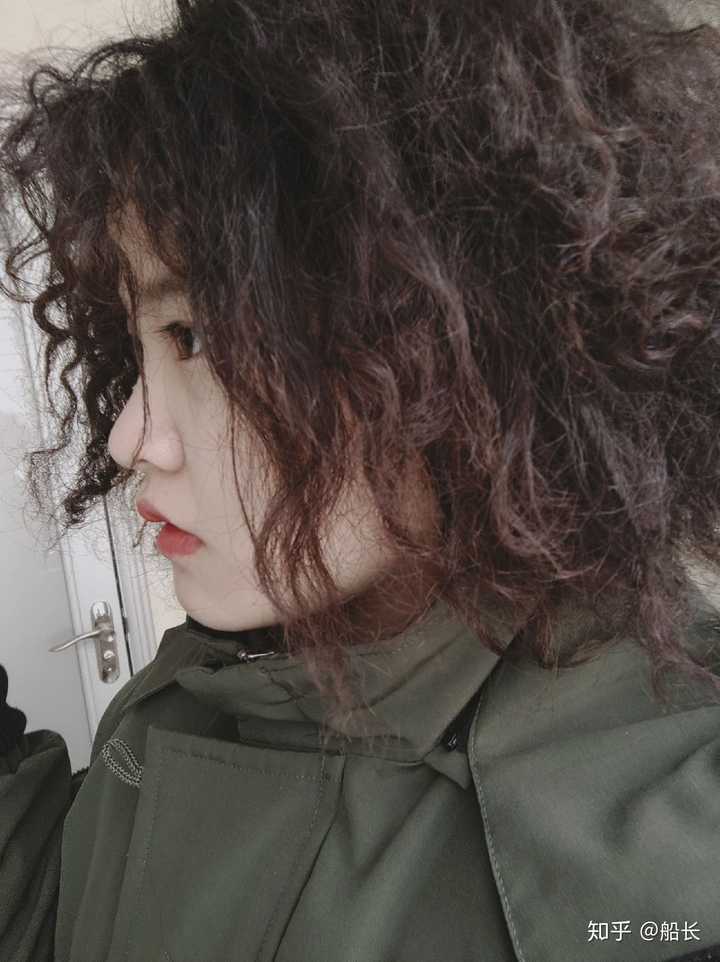 还有就是烫爆炸头是很疼很疼很疼的!