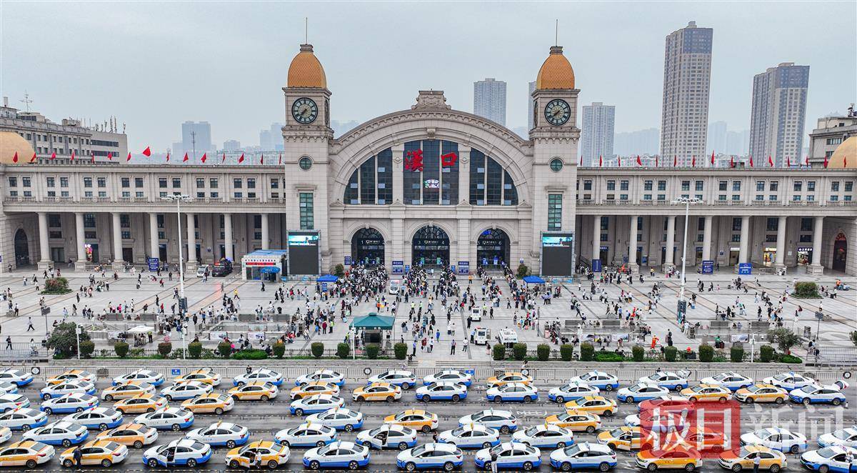假期首日武汉火车站刷新客流纪录,高铁发车密度堪比地铁_旅客_铁路_方