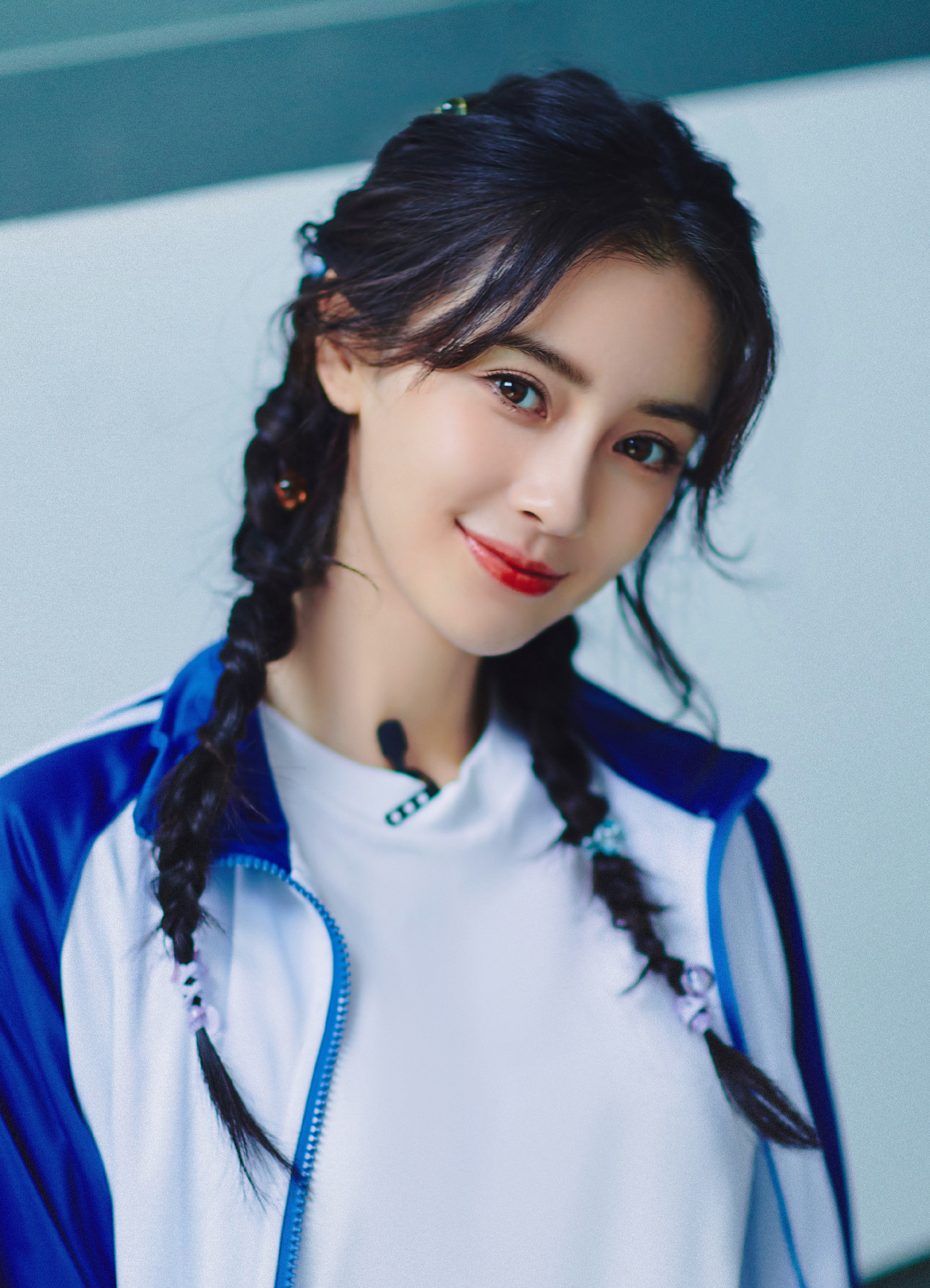 angelababy清纯风写真释出穿校服回忆青春致敬教师