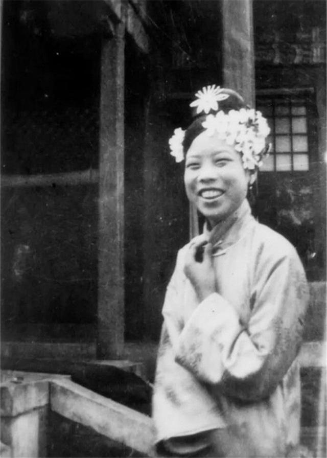 清朝的嫔妃真的像照片那么丑吗?看完这组绝版老照片,你就明白了